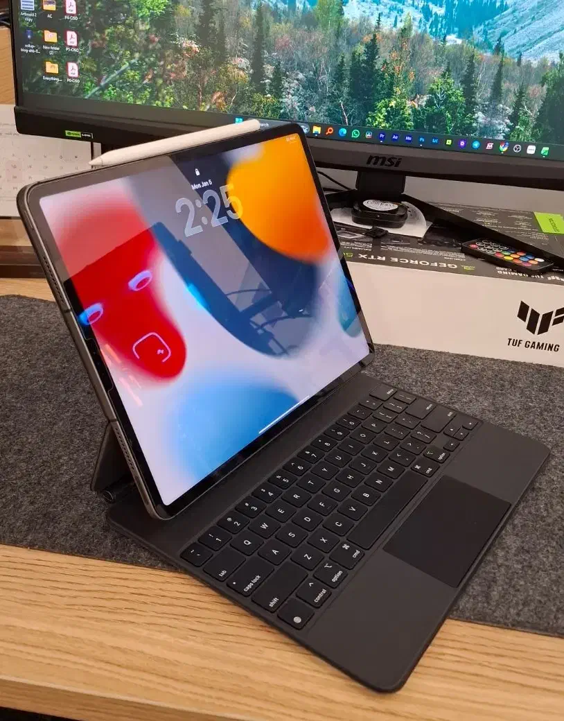 آیپد پرو m1 ۲۰۲۱ گیگ ۲۵۶ همراه با قلم و کیبورد|تبلت|تهران, میرداماد|دیوار