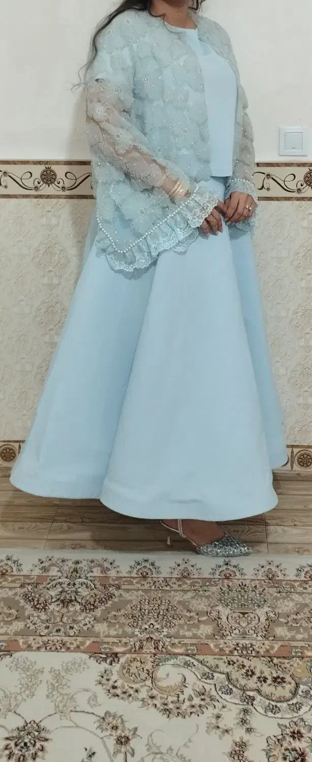 لباس مجلسی زنانه|لباس|رباط‌کریم, الارد|دیوار