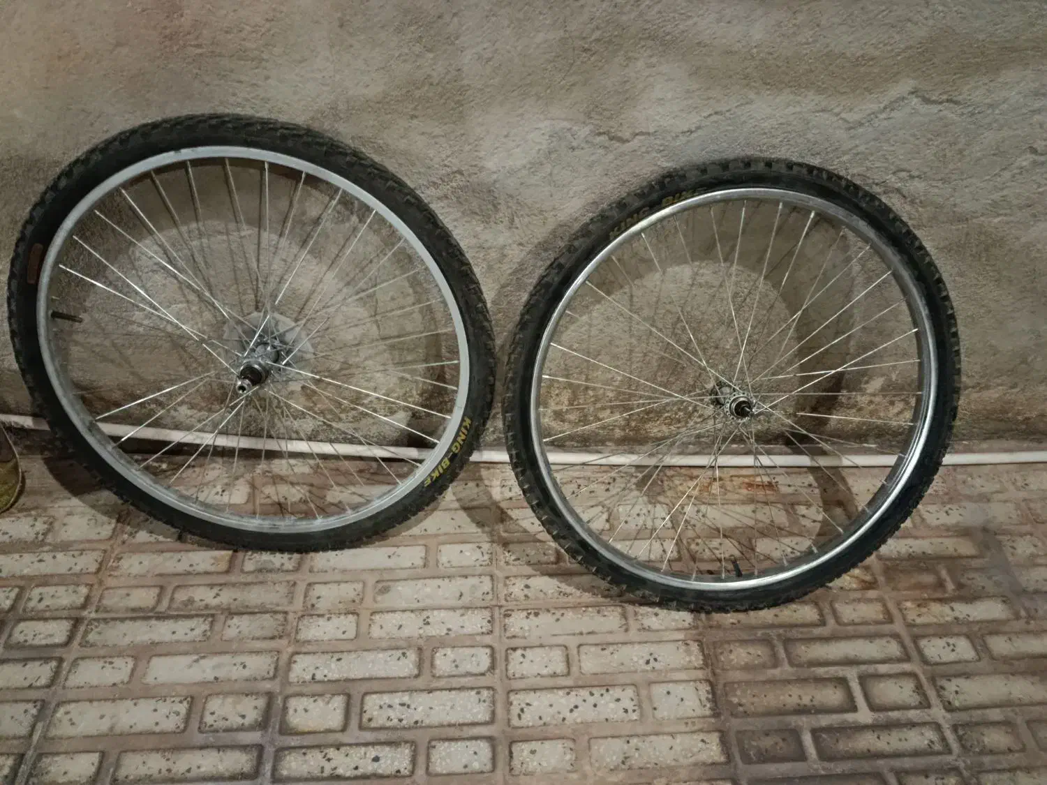 دو عدد لاستیک نو و سالم|دوچرخه، اسکیت، اسکوتر|ایوان, |دیوار