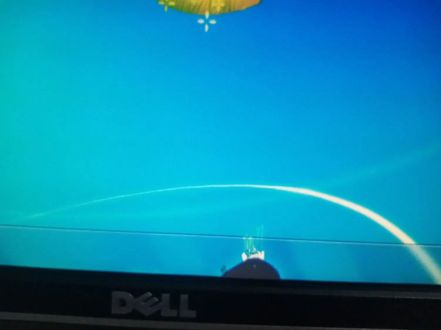 یک عدد مانیتور 19 اینچ|رایانه رومیزی|رباط‌کریم, رباط‌کریم|دیوار