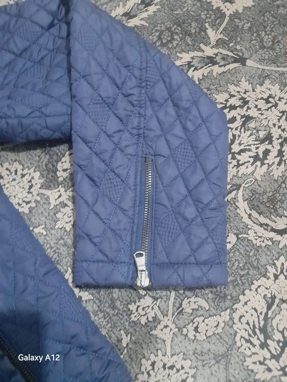 کاپشن|لباس|قرچک, پویینک|دیوار