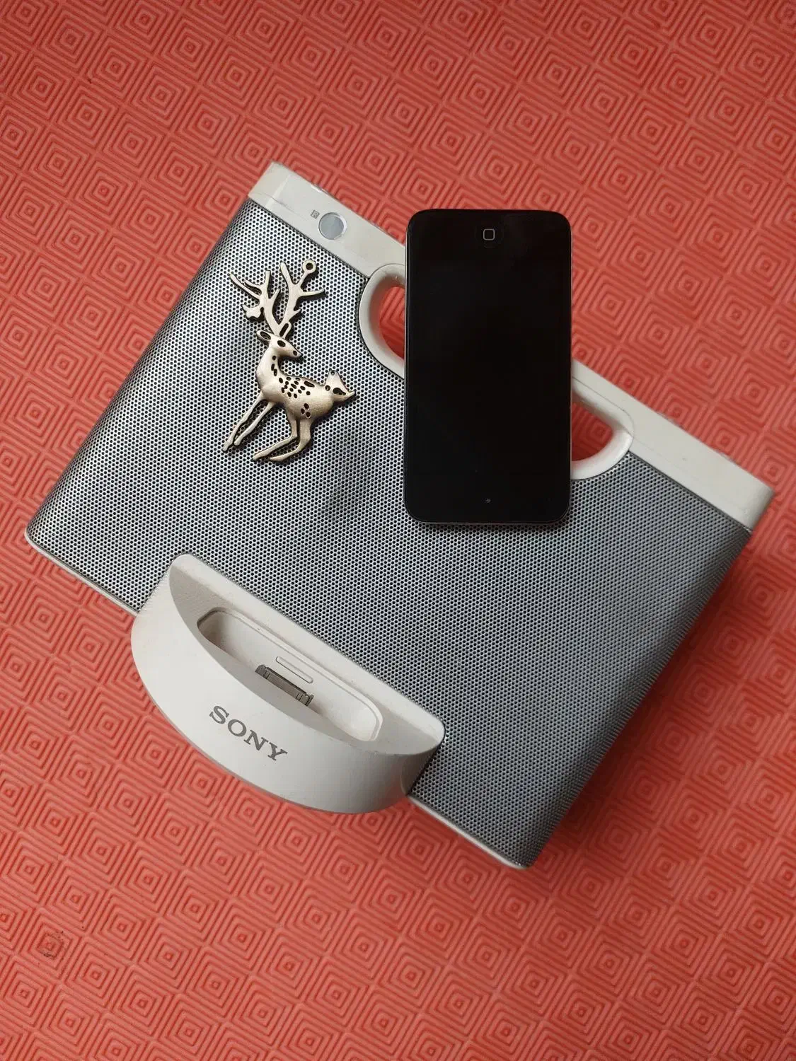 آیپاد به همراه اسپیکر|پخش‌کننده همراه|تهران, پونک|دیوار