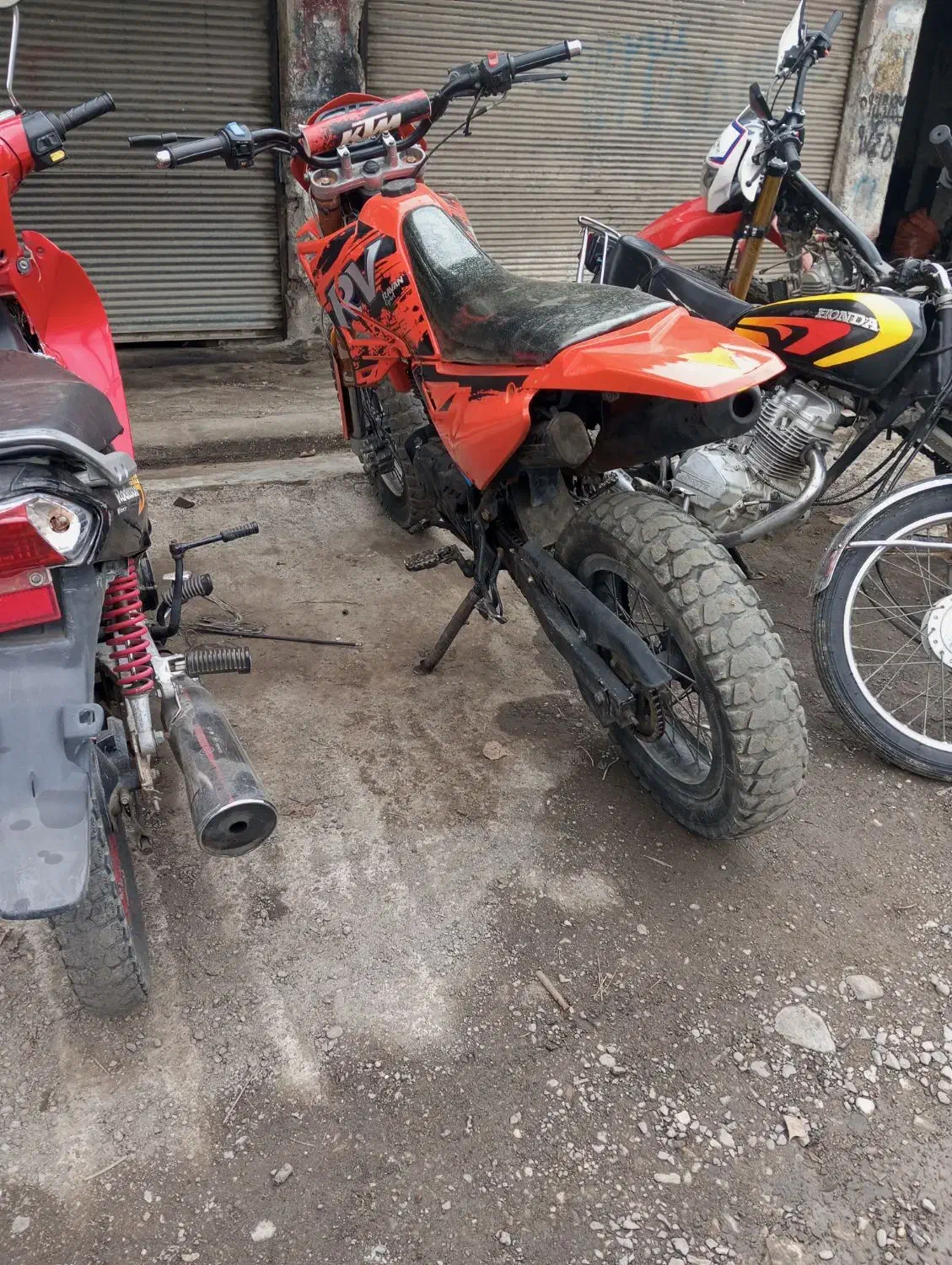 فلات200 سی سی|موتورسیکلت|پرهسر, |دیوار