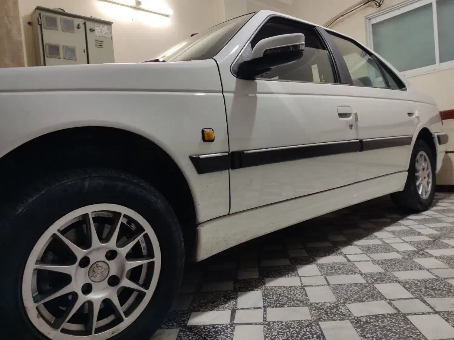 پژو پارس سال ۹۶ سفید بدون رنگ و خط|خودرو سواری و وانت|دابودشت, |دیوار