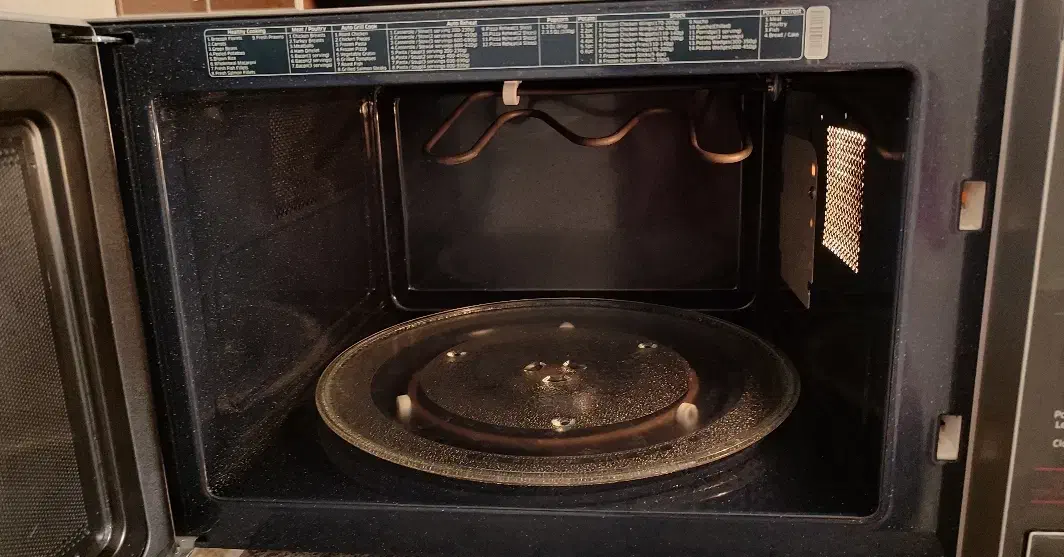 ماکروویو سامسونگ تمیز و سالم|اجاق گاز و لوازم برقی پخت‌وپز|فیروزآباد (فارس), |دیوار