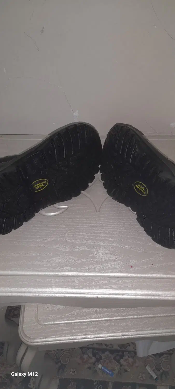 کفش کار|کیف، کفش، کمربند|قدس, شهر‌قدس|دیوار