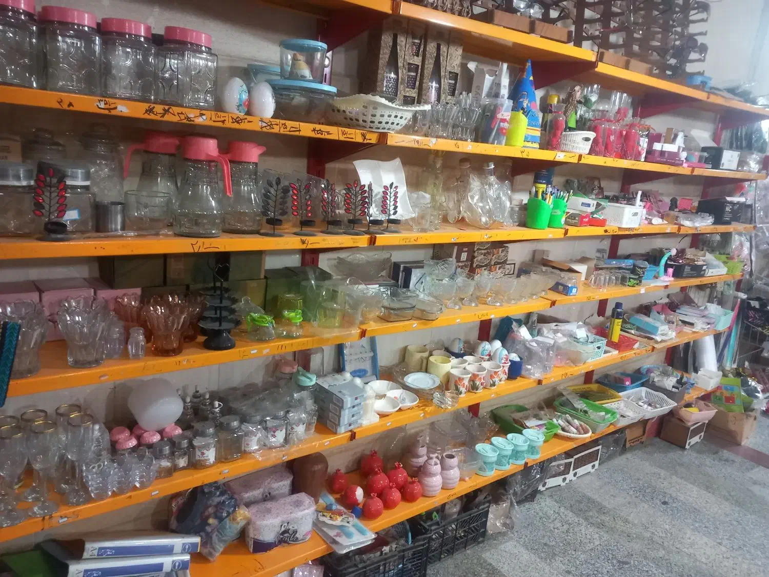 حراج بدلیل جمع کردن مغازه|ظروف نگهدارنده، پلاستیکی، یک‌بارمصرف|نسیم‌شهر, |دیوار