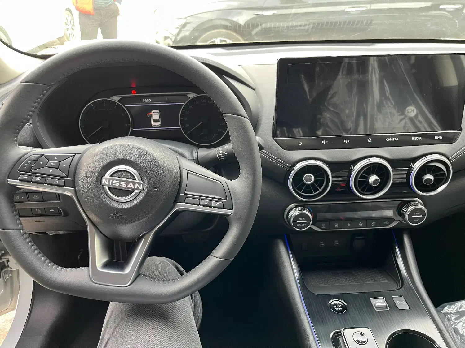 فروش نیسان سیلفی ۲۰۲۴|خودرو سواری و وانت|الیگودرز, |دیوار