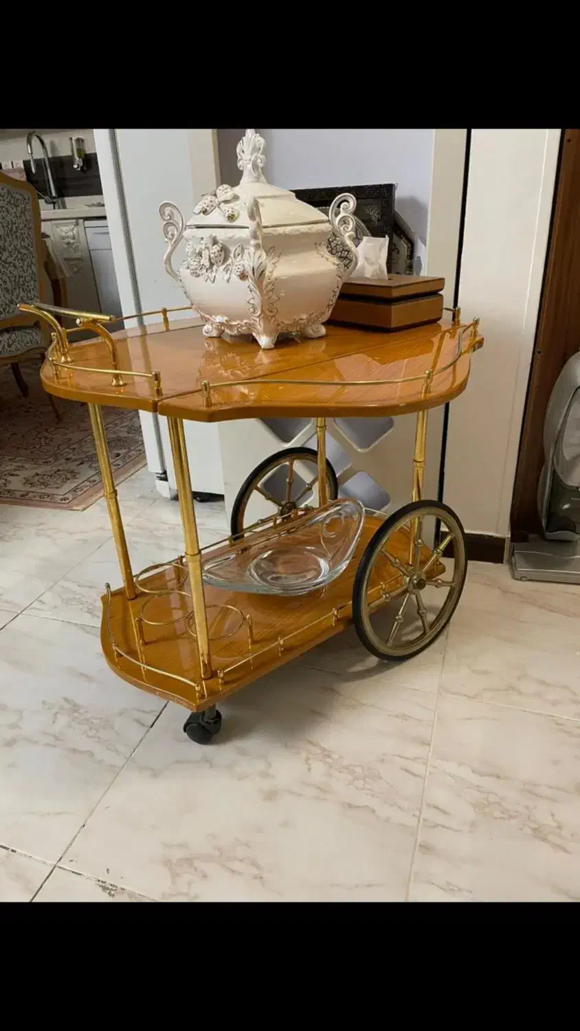 فروش لوازم منزل به دلیل مهاجرت|مبلمان خانگی و میز عسلی|کرج, شهرک نهال و بذر|دیوار