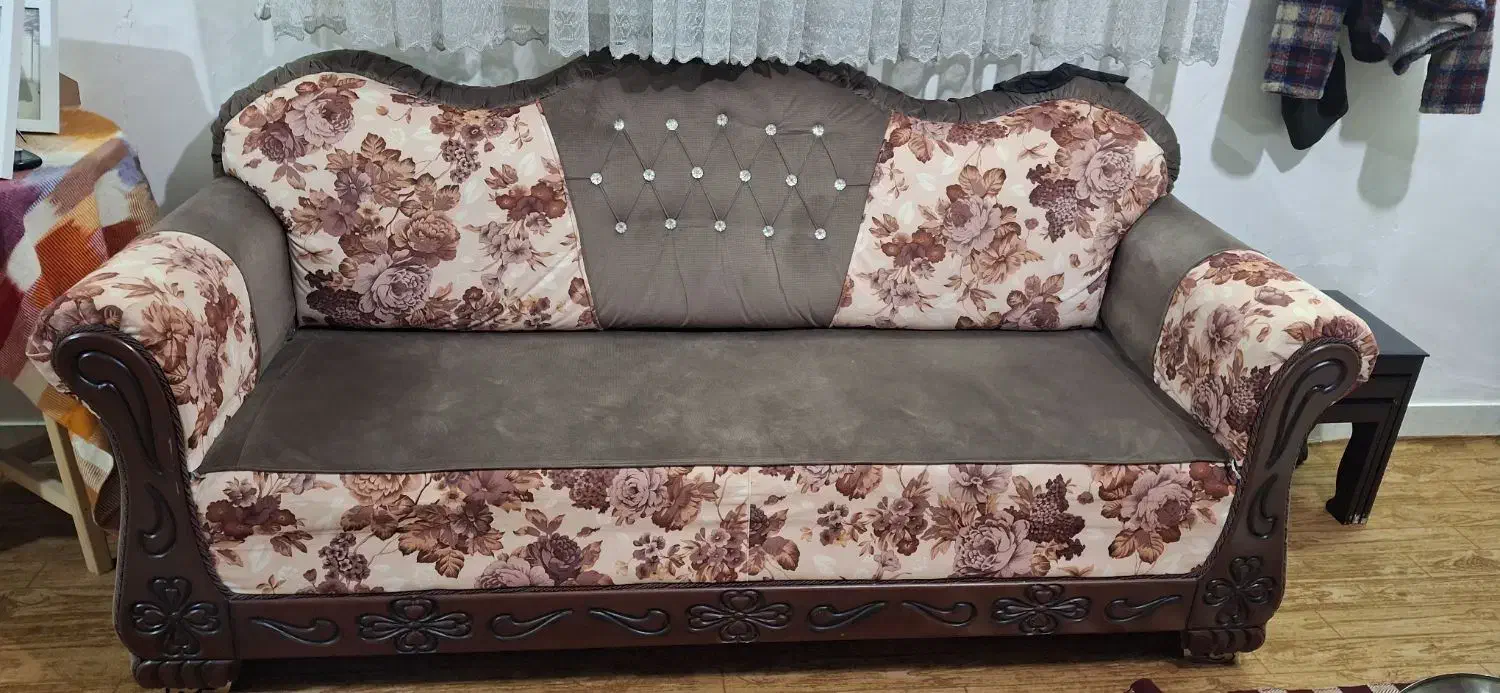 راحتی ۷ نفره|مبلمان خانگی و میز عسلی|بروجرد, |دیوار