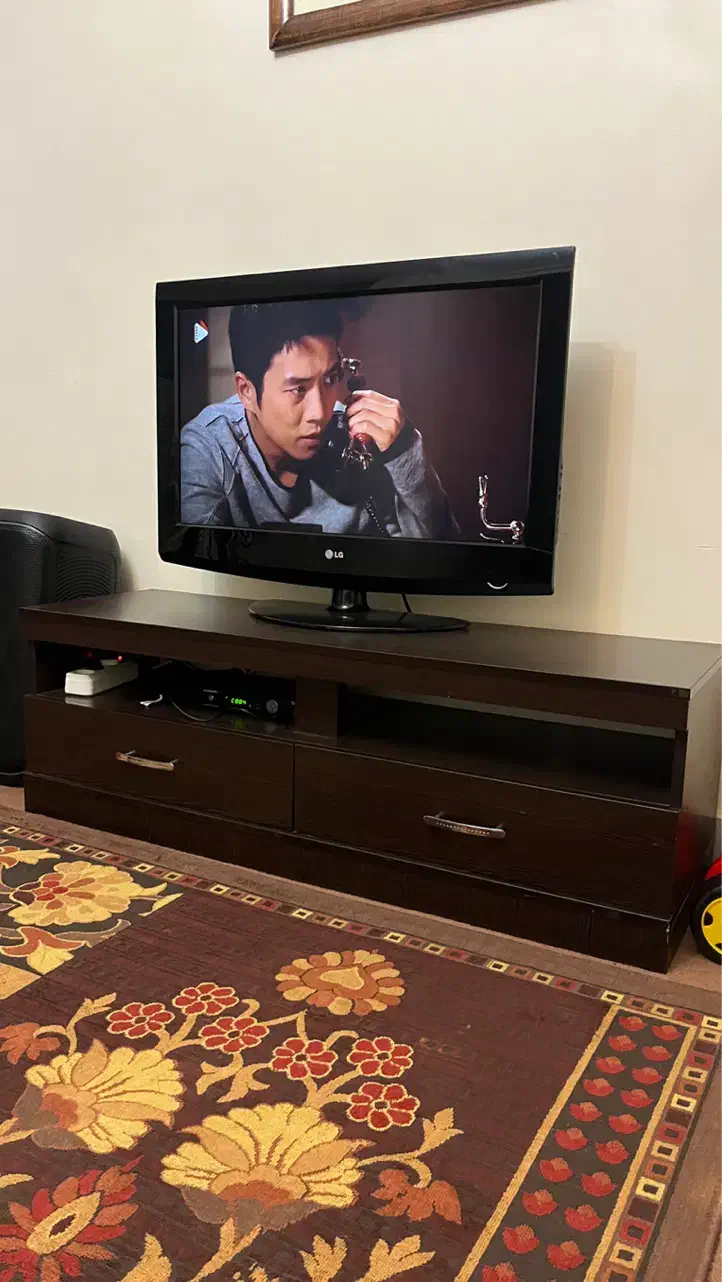 تلویزیون ۳۲ اینچ ال جی با میز|تلویزیون و پروژکتور|بندرعباس, |دیوار