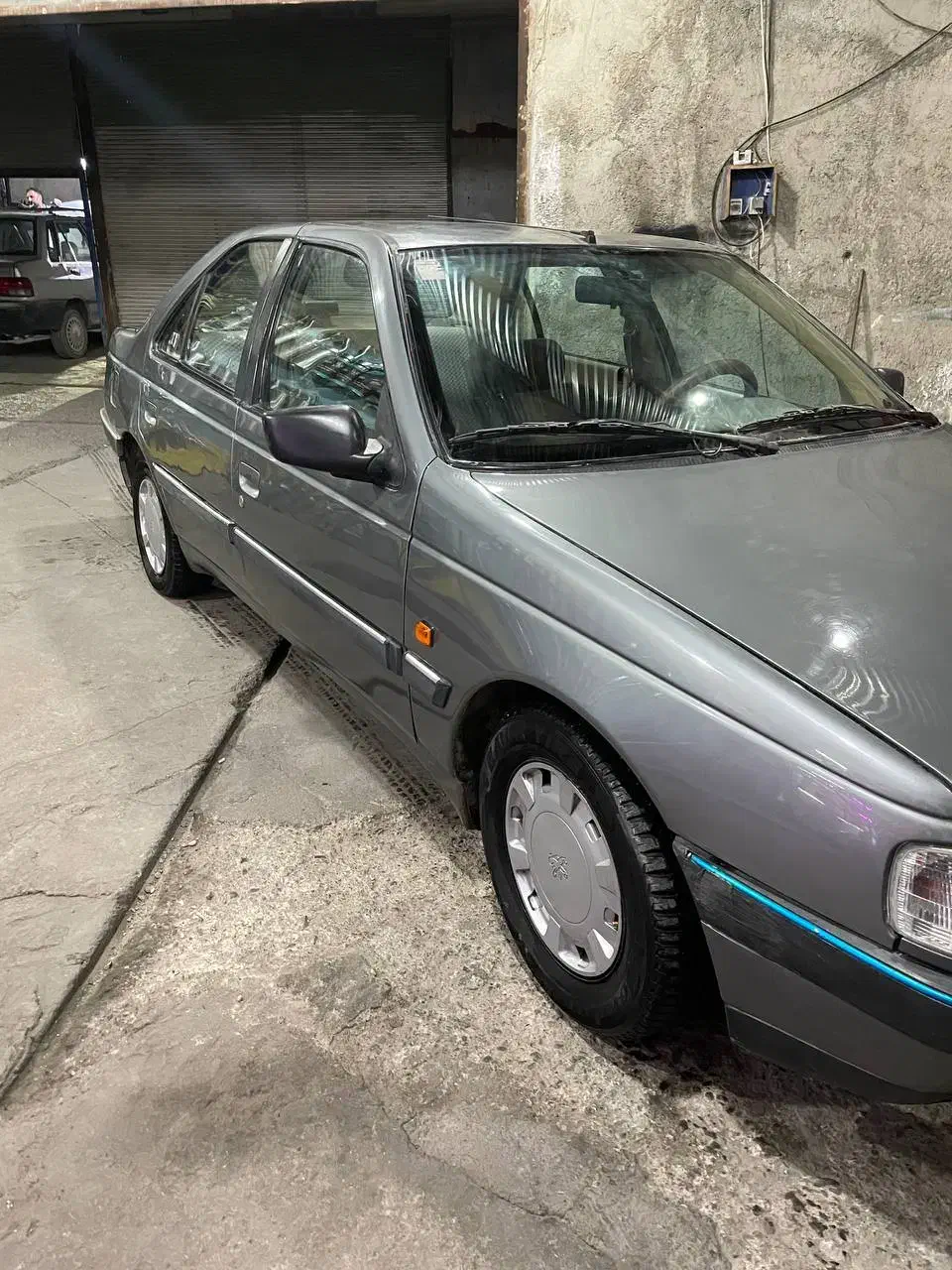 پژو 405 دلفینی خاکستری|خودرو سواری و وانت|چهارباغ, |دیوار