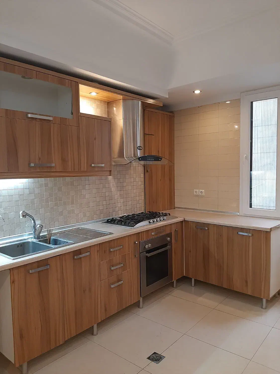 ۱۱۰ متر ، خوش نقشه و دلباز ، مرزداران