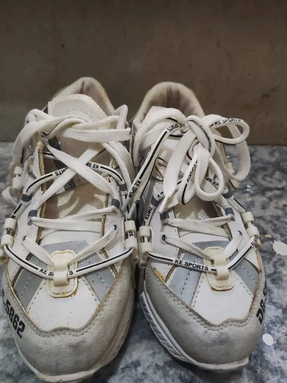 کتونی|کیف، کفش، کمربند|بروجرد, |دیوار