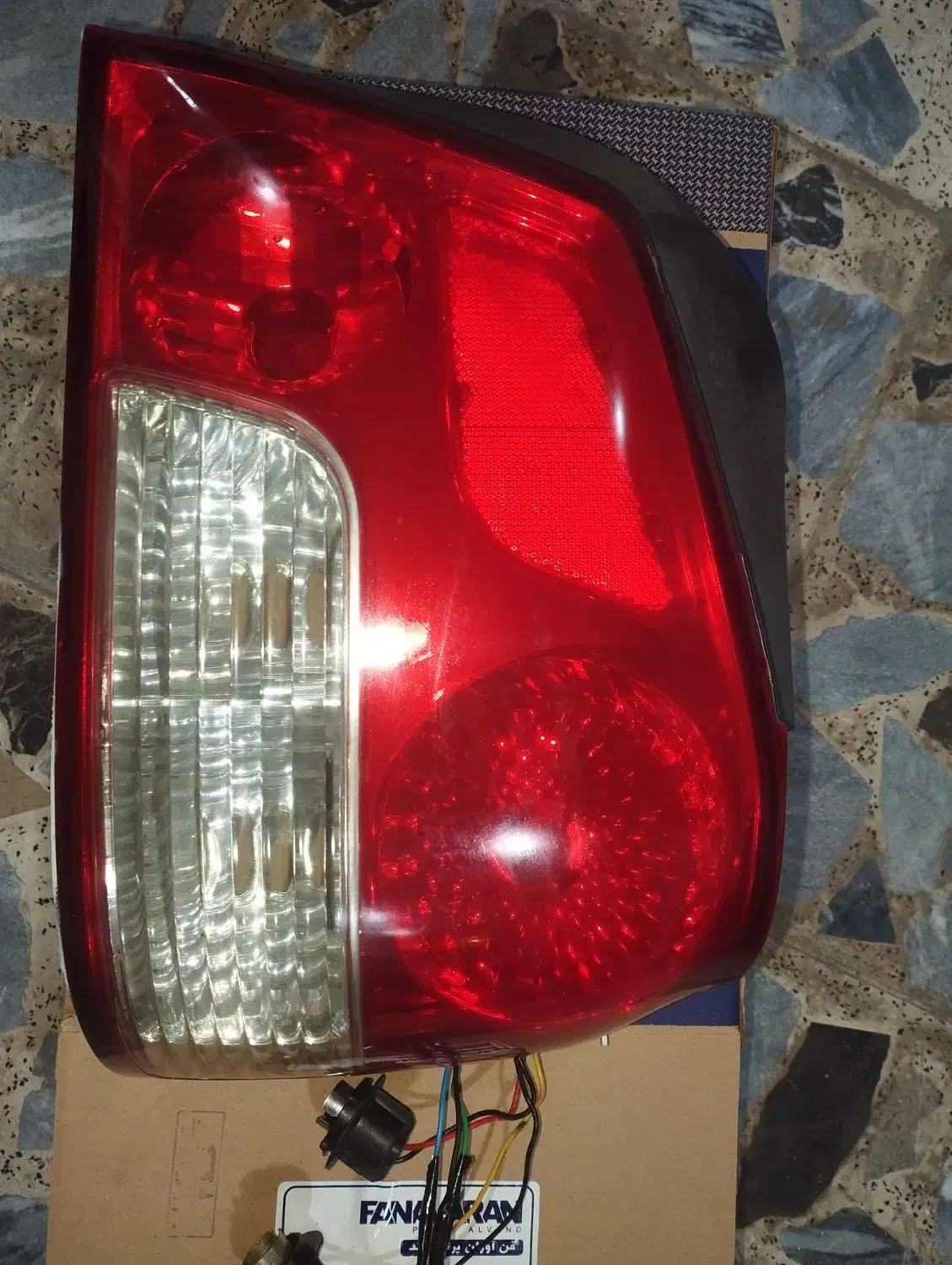 چراغ عقب ۱۳۲|قطعات یدکی و لوازم جانبی|رشت, استقامت ۲|دیوار