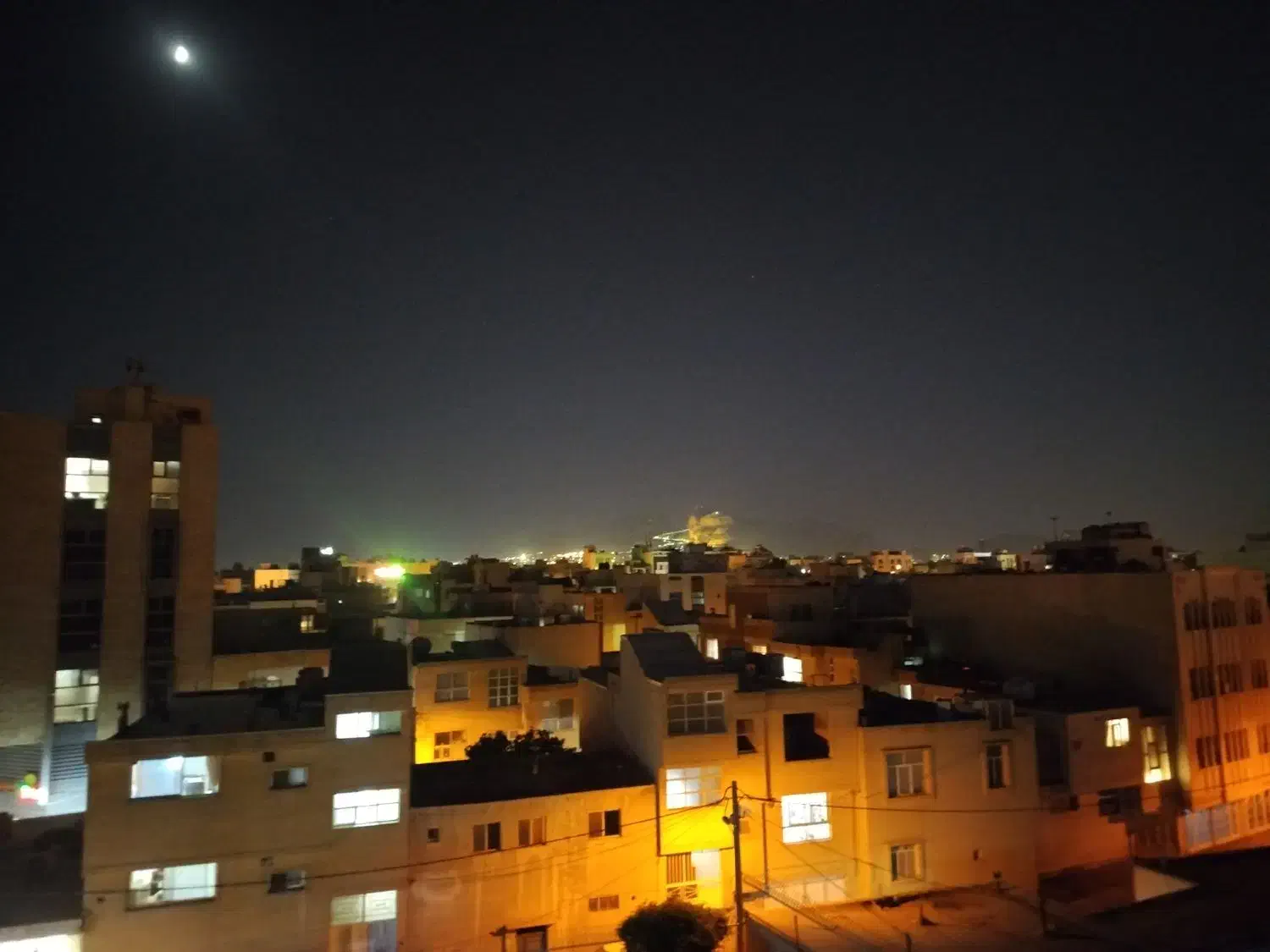آپارتمان ۸۰ متر دو نبش ویوو کوه صفه گلزار هشت‌بهشت|فروش آپارتمان|اصفهان, گلزار|دیوار