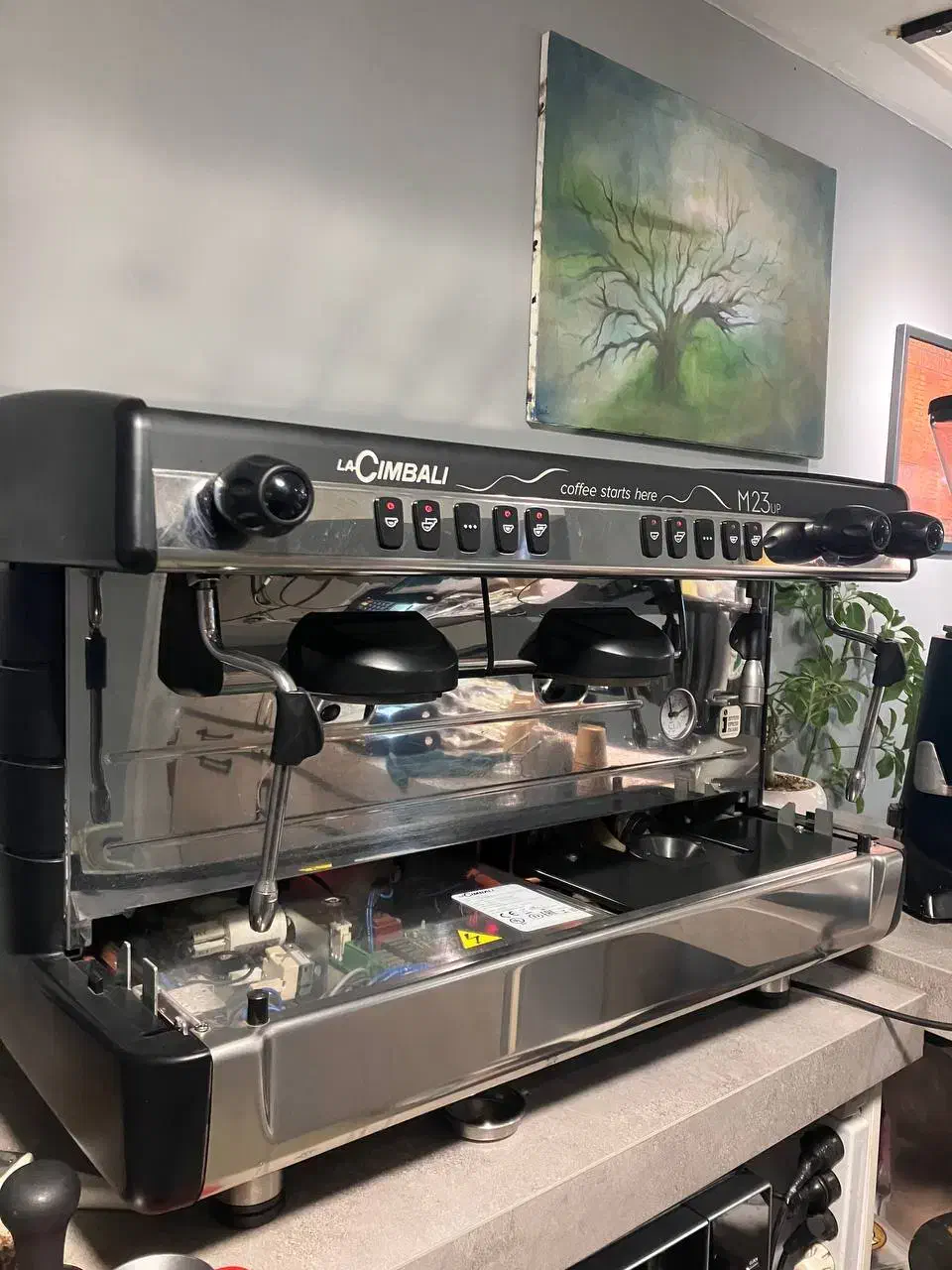 اسپرسوساز صنعتی دو گروپ|کافیشاپ و رستوران|اندیشه, اندیشه فاز ۱|دیوار