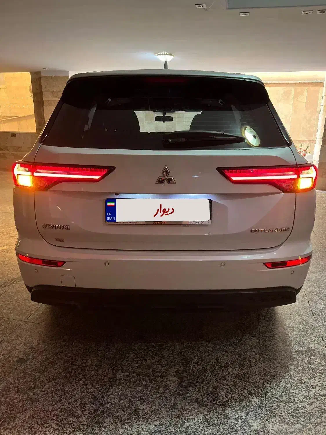 میتسوبیشی اوتلندر hلاین فول کامل دو تا کار2023|خودرو سواری و وانت|تهران, درختی|دیوار