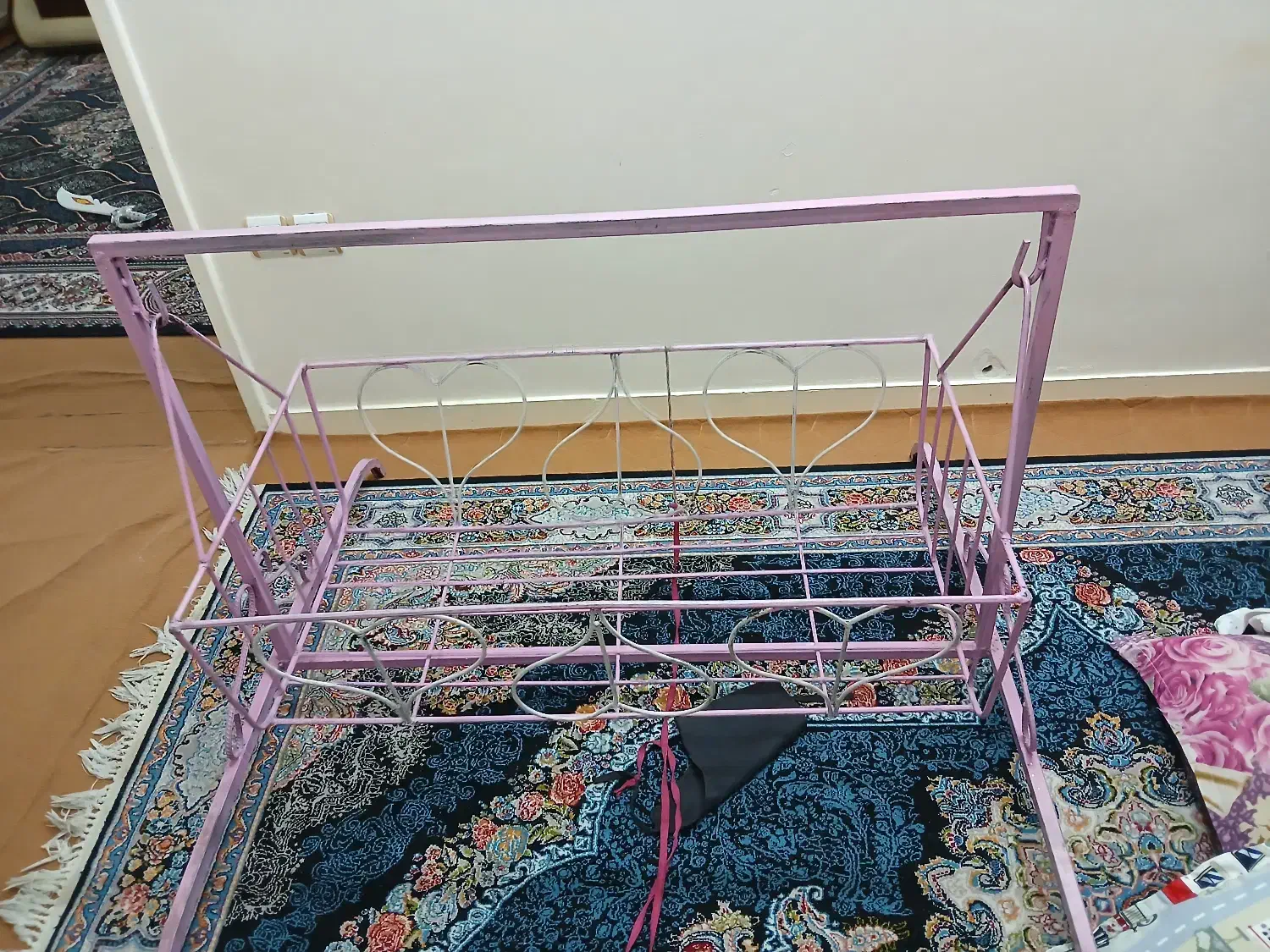 گهواره فلزی بسیارمقاوم و تمیز درحدنو|تخت و صندلی بچه|تهران, تولید دارو|دیوار