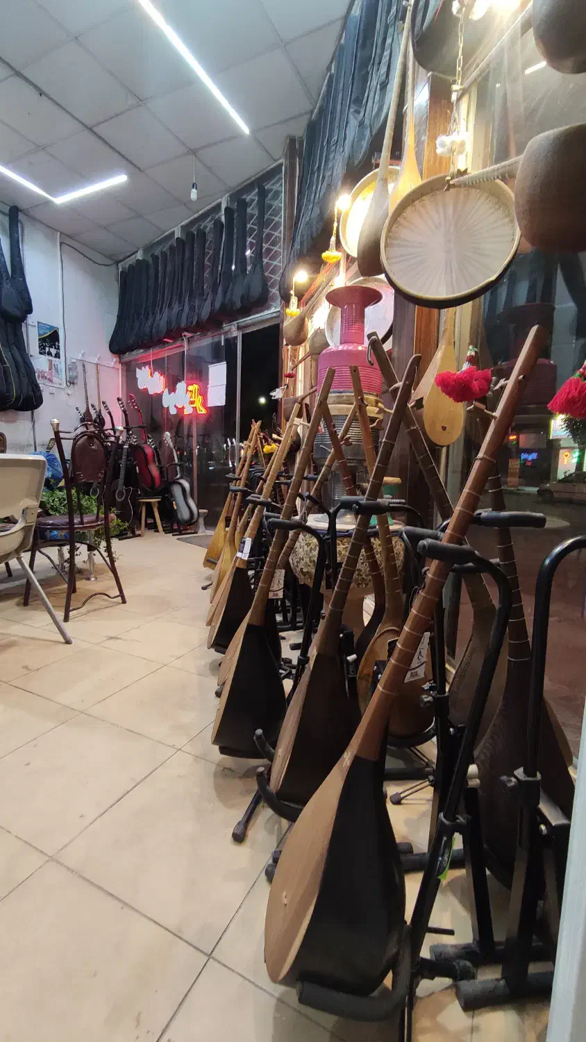 دوتار|سازهای سنتی|شیروان (خراسان), |دیوار