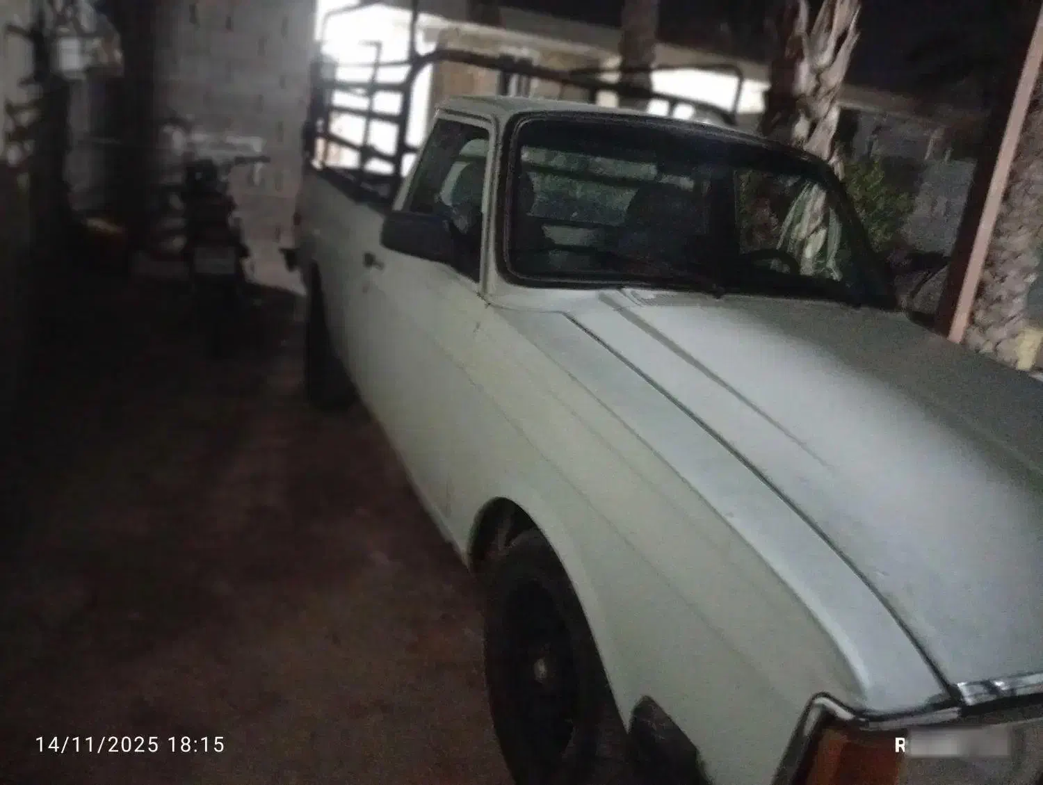 ماشین وانت بار|خودرو سواری و وانت|خشت, |دیوار