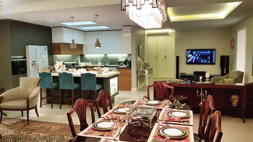 112متر تراس بزرگ باغ بهشت سعادت آباد