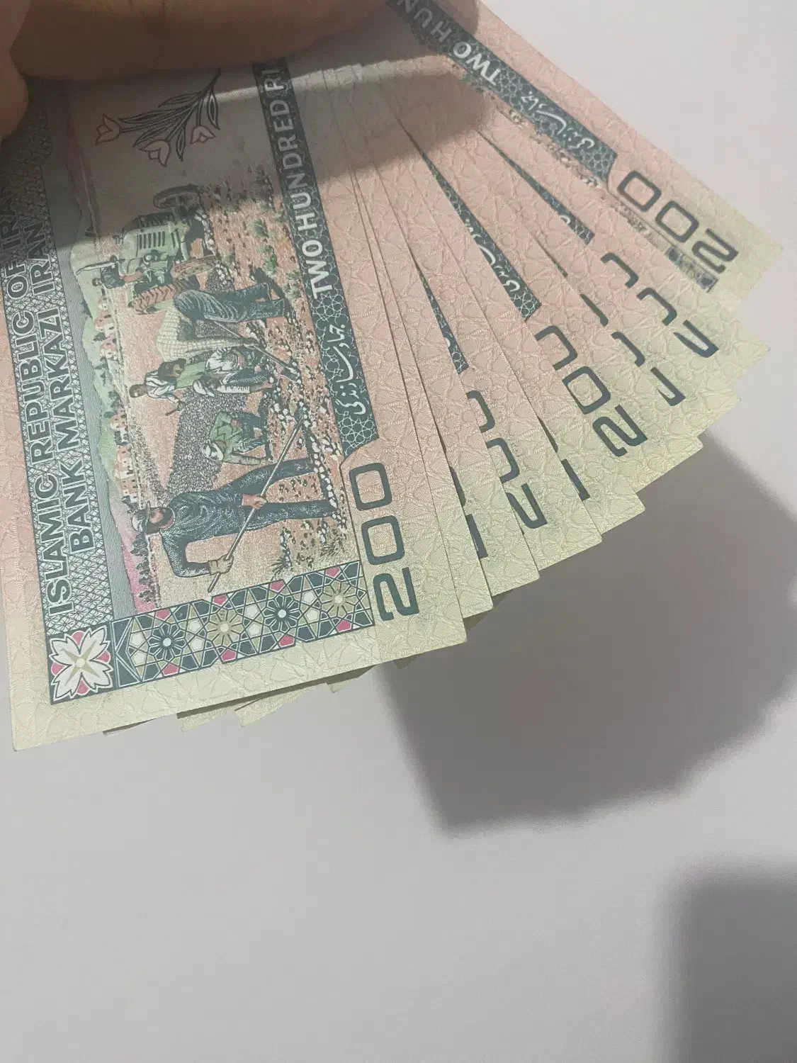 اسکناس ۲۰۰ ریالی|کلکسیون سکه، تمبر، اسکناس|هشتگرد, هشتگرد قدیم|دیوار