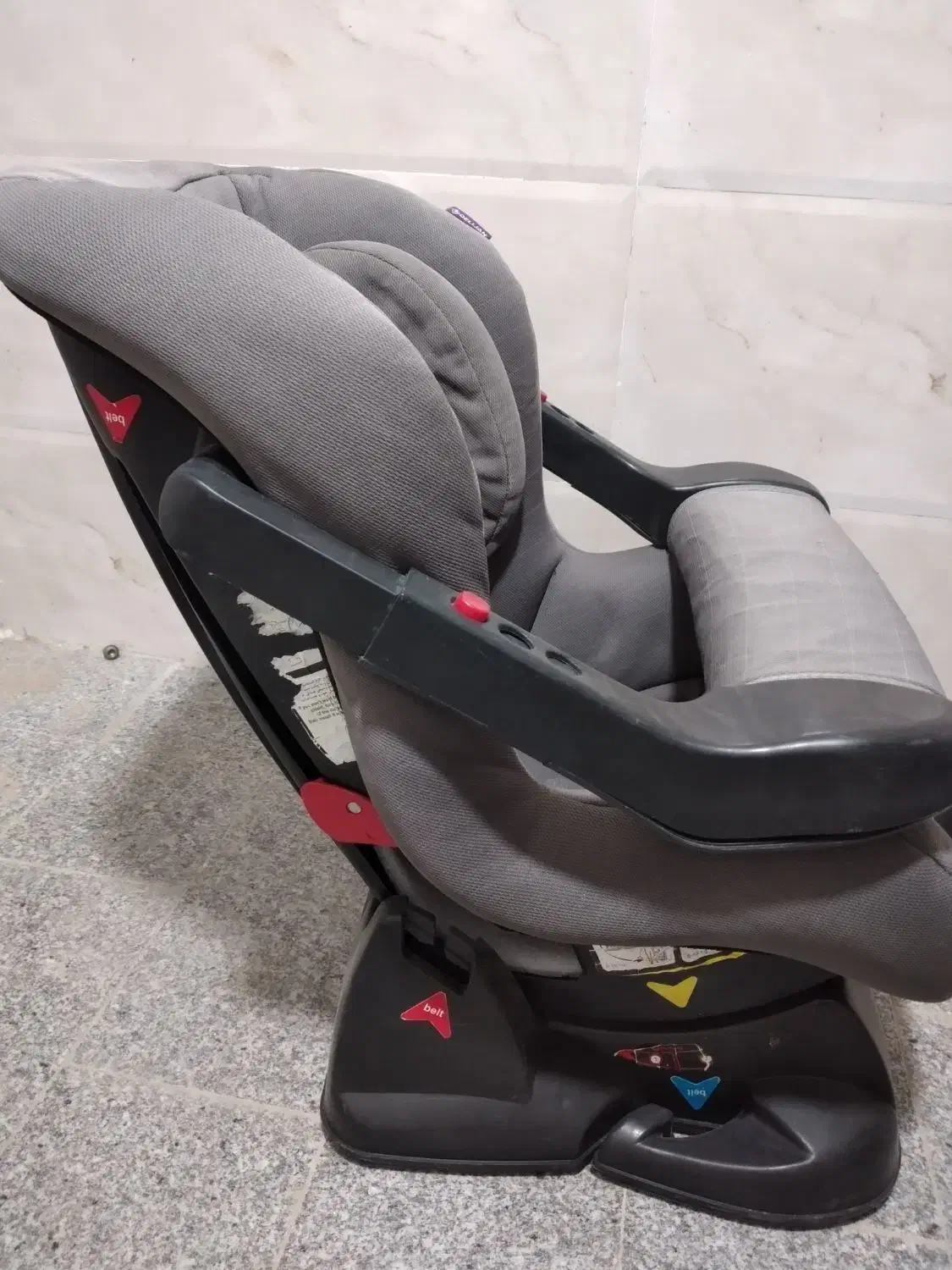 صندلی ماشین کودک|تخت و صندلی بچه|جهرم, |دیوار