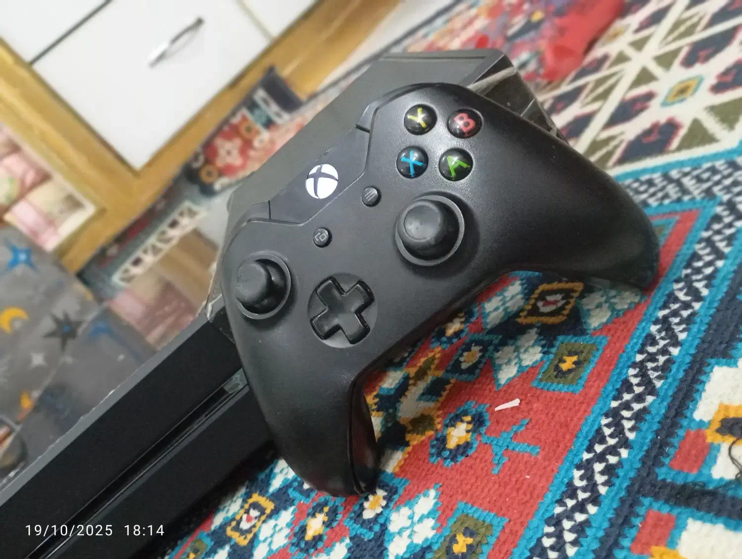 ایکس باکس وان|کنسول، بازی ویدئویی و آنلاین|رباط‌کریم, کیکاور|دیوار