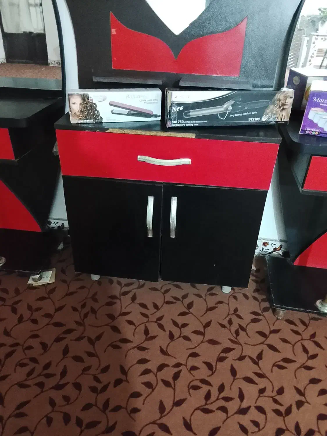 لوازم ارایشگاه|آرایشگاه و سالن‌های زیبایی|زنجان, |دیوار