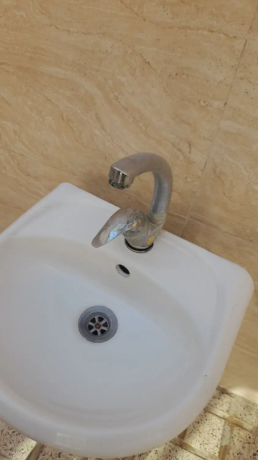 روشویی سالم وتمیز به همراه شیر|لوازم سرویس بهداشتی|ورامین, ورامین|دیوار