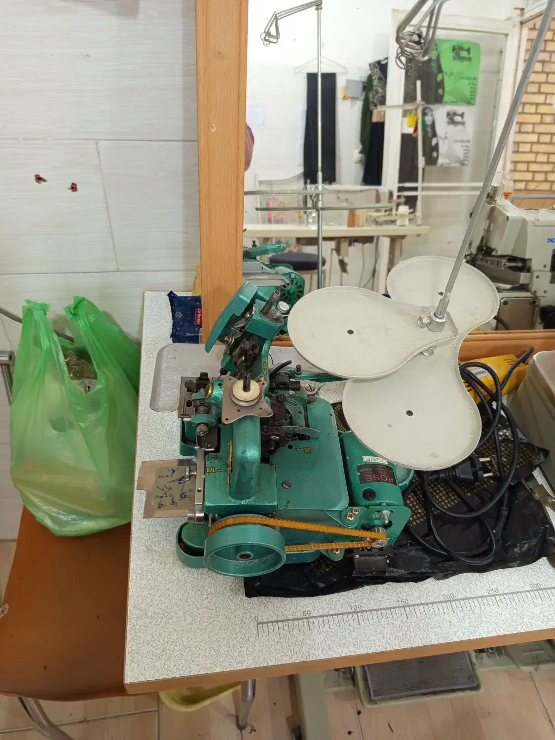 چرخ سر دوز|چرخ خیاطی و ریسندگی|تویسرکان, |دیوار