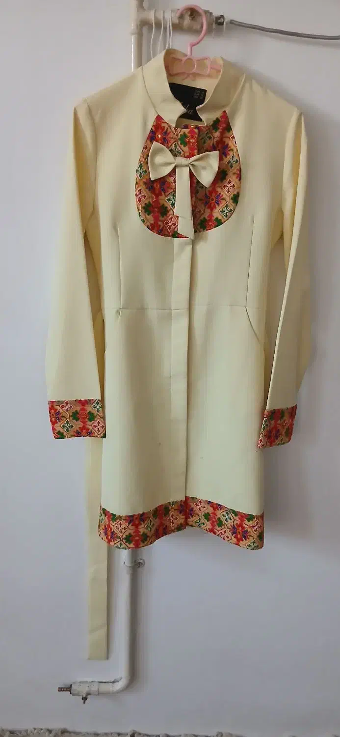 مانتو نو|لباس|بروجرد, |دیوار