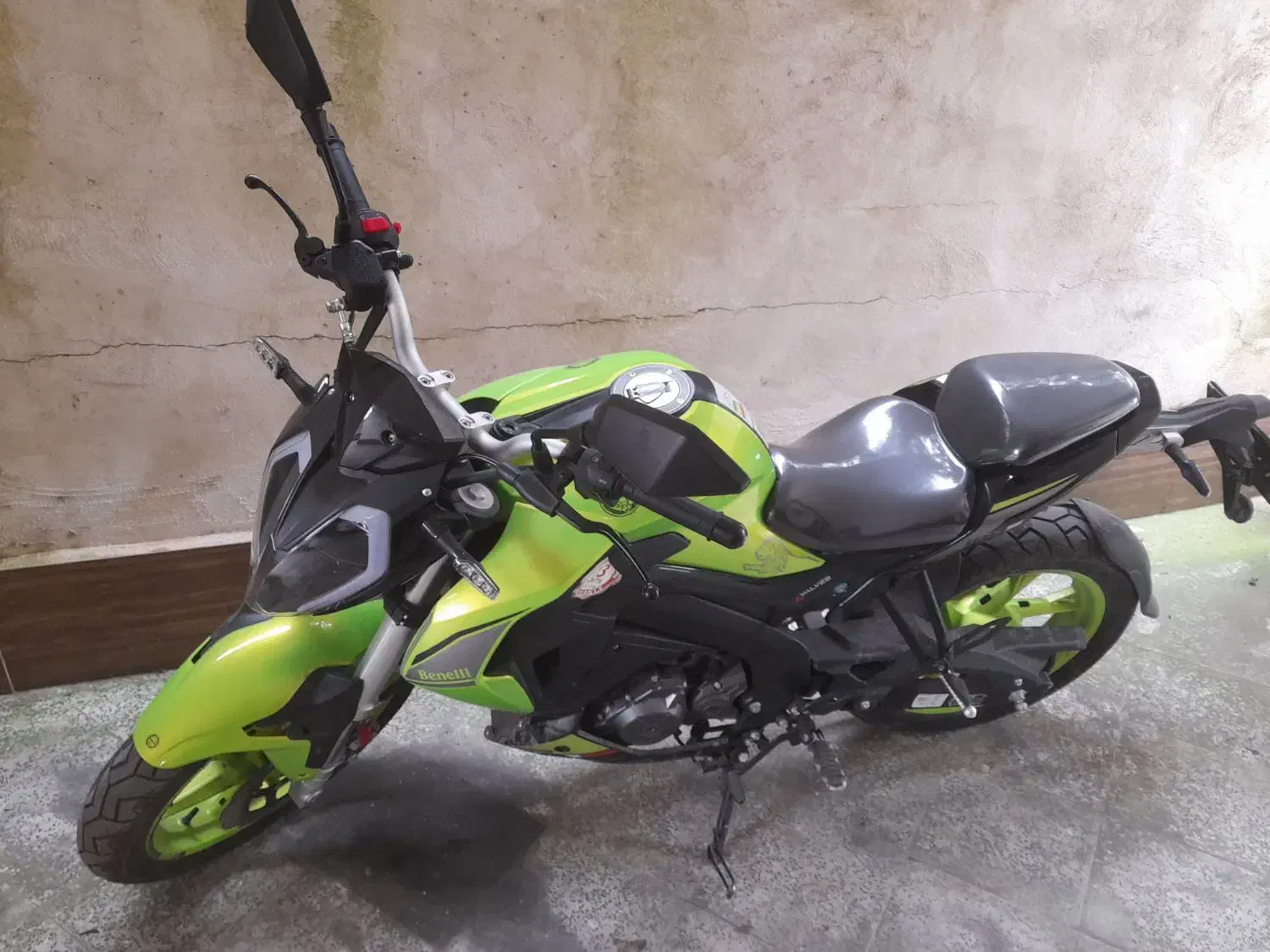 بنلی ۱۸۰ مدل ۴۰۲ خشک|موتورسیکلت|رشت, نامجو|دیوار