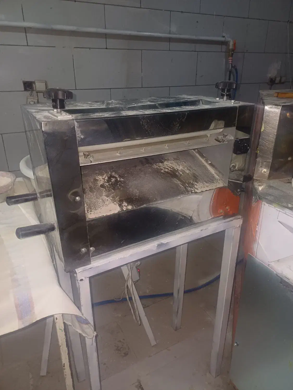 تنور دوار و خمیر پهن کن|کافیشاپ و رستوران|گندمان, |دیوار