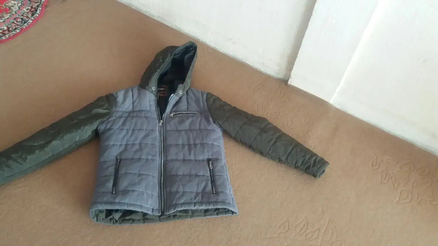 کاپشن وکفش خارجی گرم ومناسب|لباس|سلماس, |دیوار