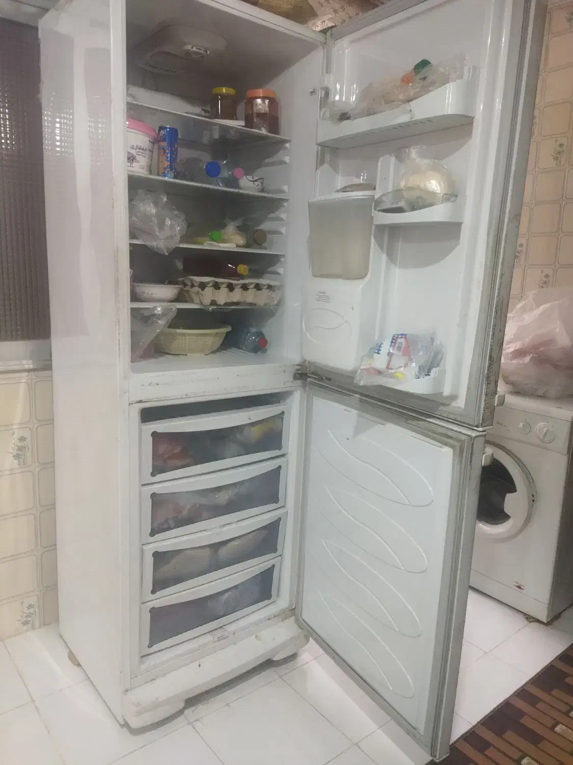 یخچال گلسان به علت جا به جایی|یخچال و فریزر|اصفهان, دانشگاه افسری امیرالمومنین|دیوار