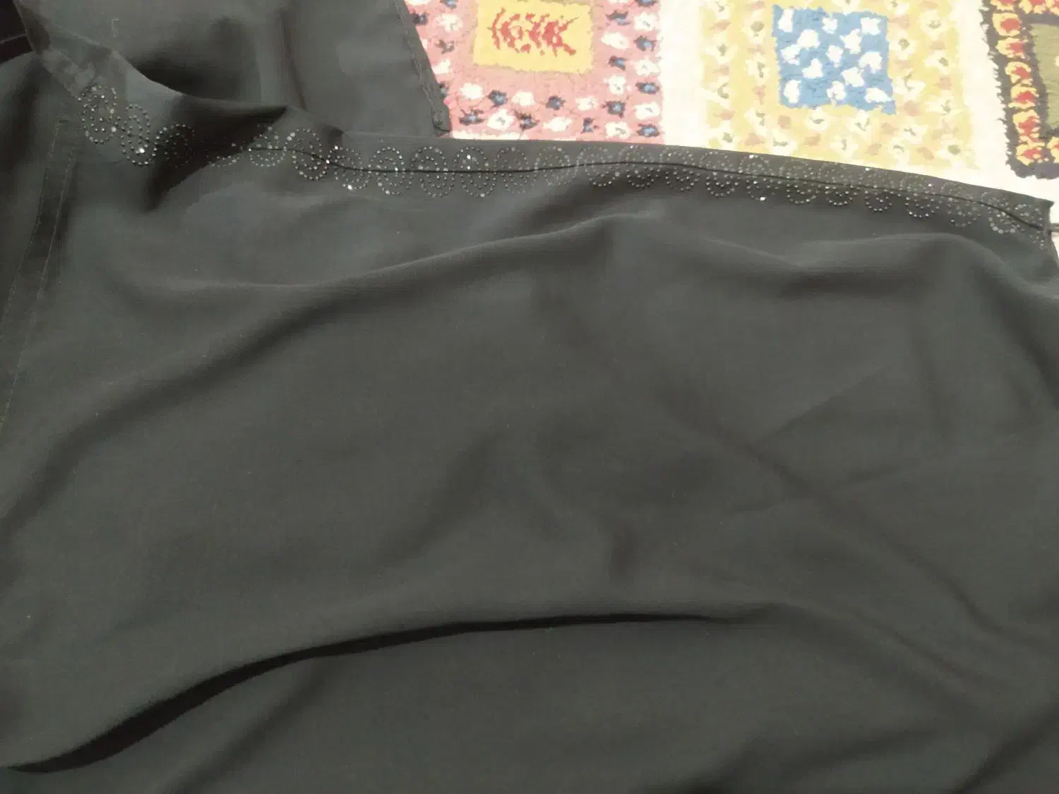 چادر عربی نگین دار|لباس|قدس, شهر‌قدس|دیوار