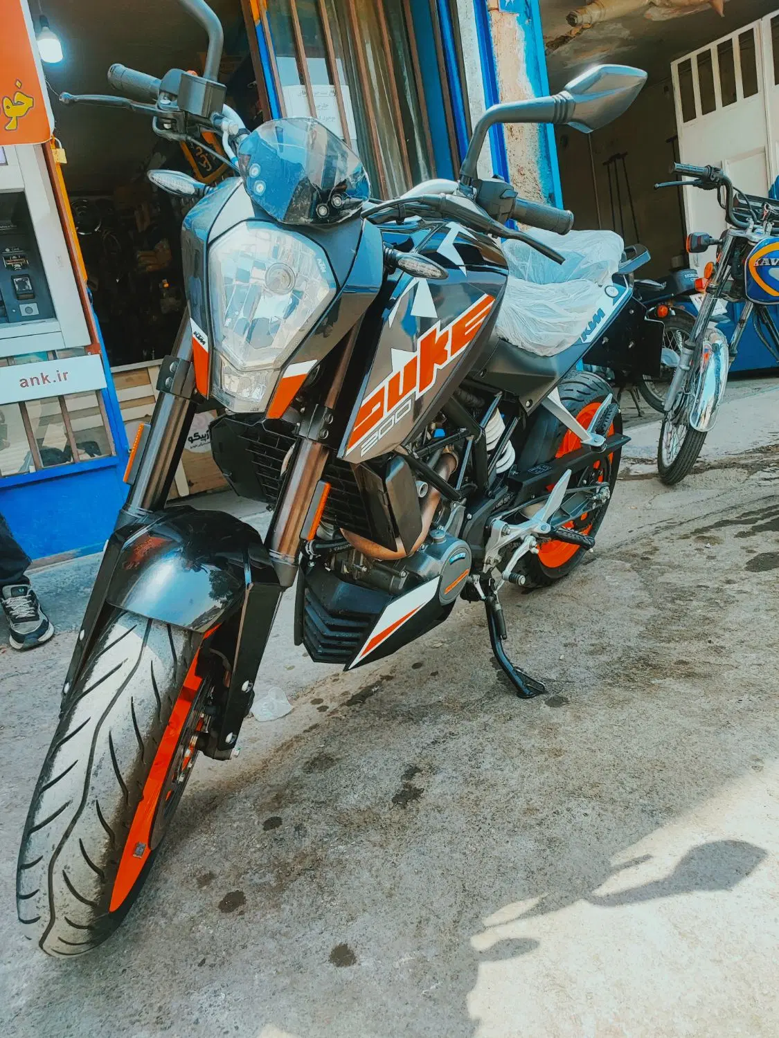 KTM|موتورسیکلت|اصفهان, قلعه طبره|دیوار