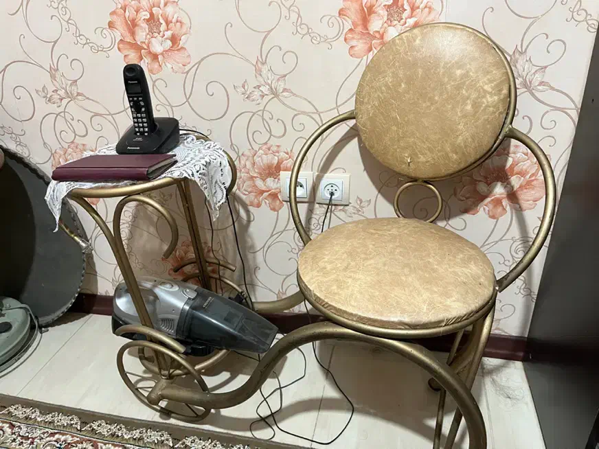 میز تلفن|میز تلفن|نطنز, |دیوار