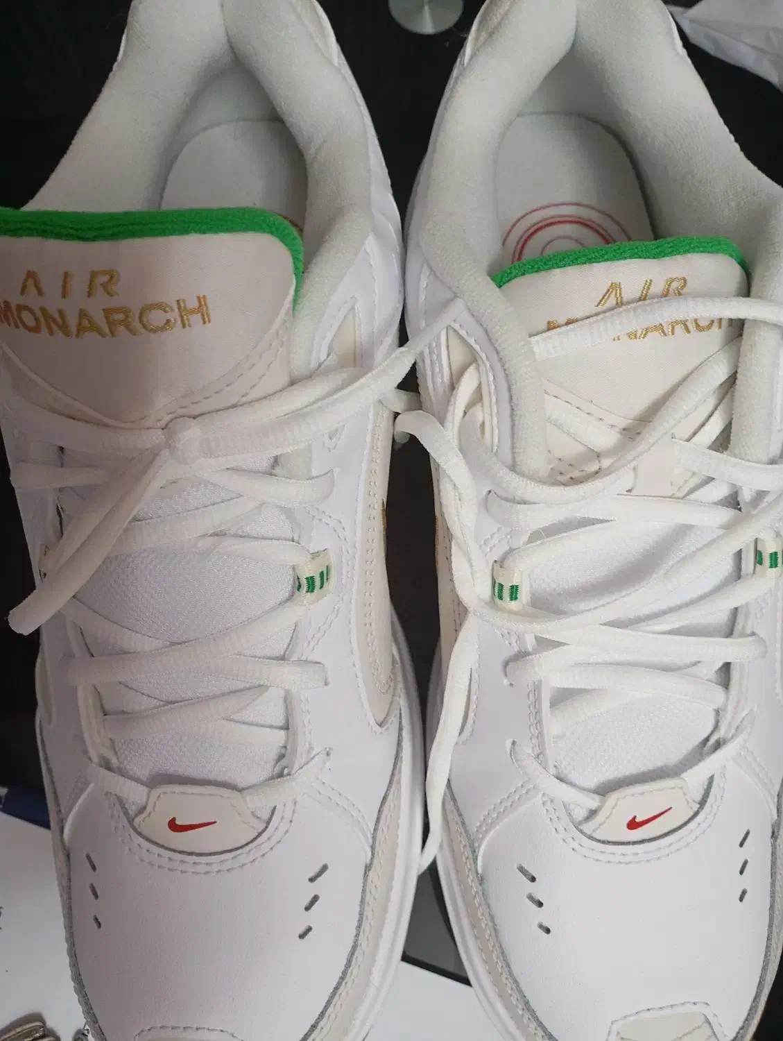 کفش|کیف، کفش، کمربند|شیراز, فرهنگ شهر|دیوار