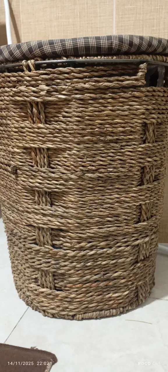 سبد لباس حصیری درب دار.|صنایع دستی و سایر لوازم تزئینی|گنبد کاووس, |دیوار