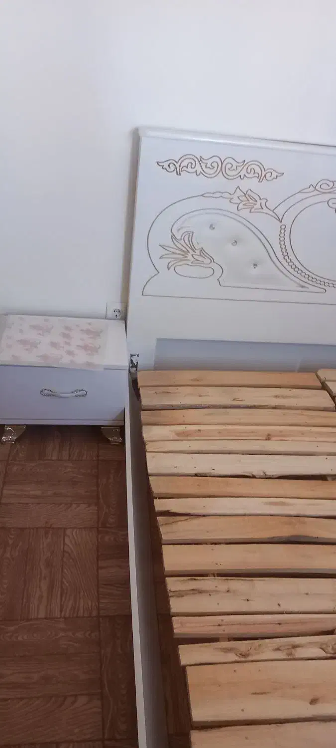 تخت دونفره با میز کناره بدون تشک|تخت و سرویس خواب|سهند, |دیوار