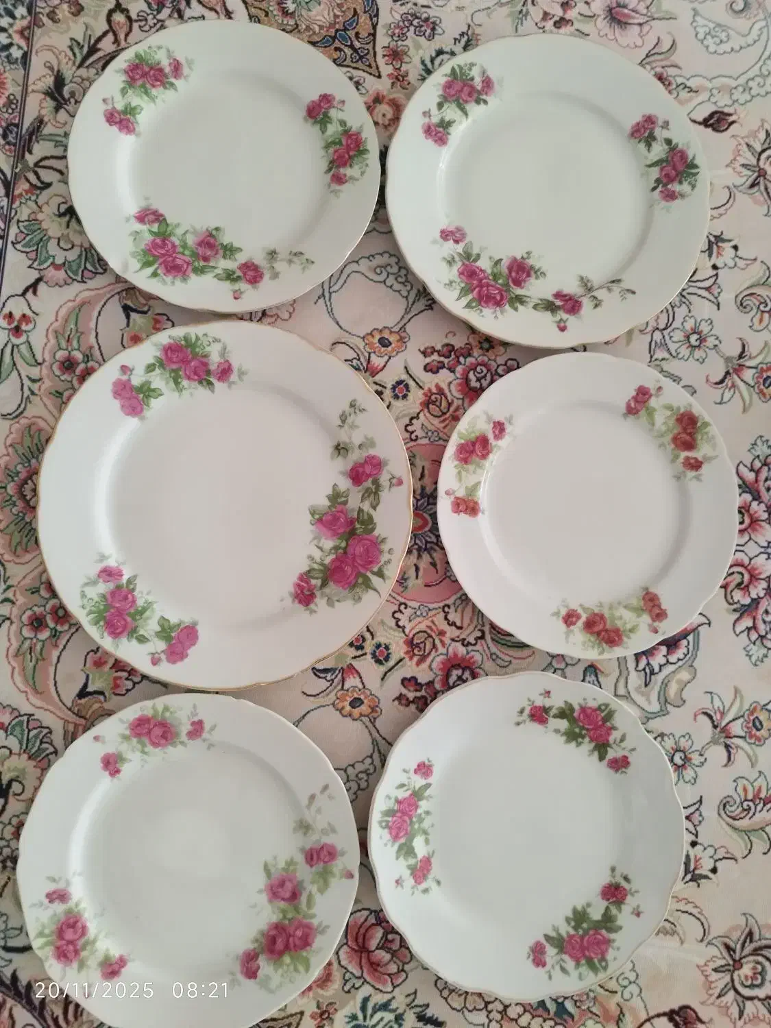 تعداد زیادی بشقاب آنتیک قدیمی|کلکسیون اشیاء عتیقه|ملایر, |دیوار