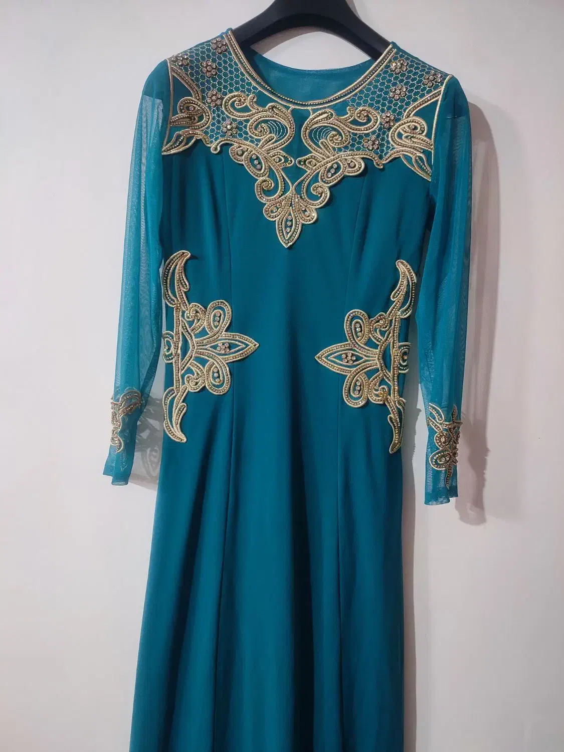 تعدادی پیراهن مجلسی|لباس|دامغان, |دیوار