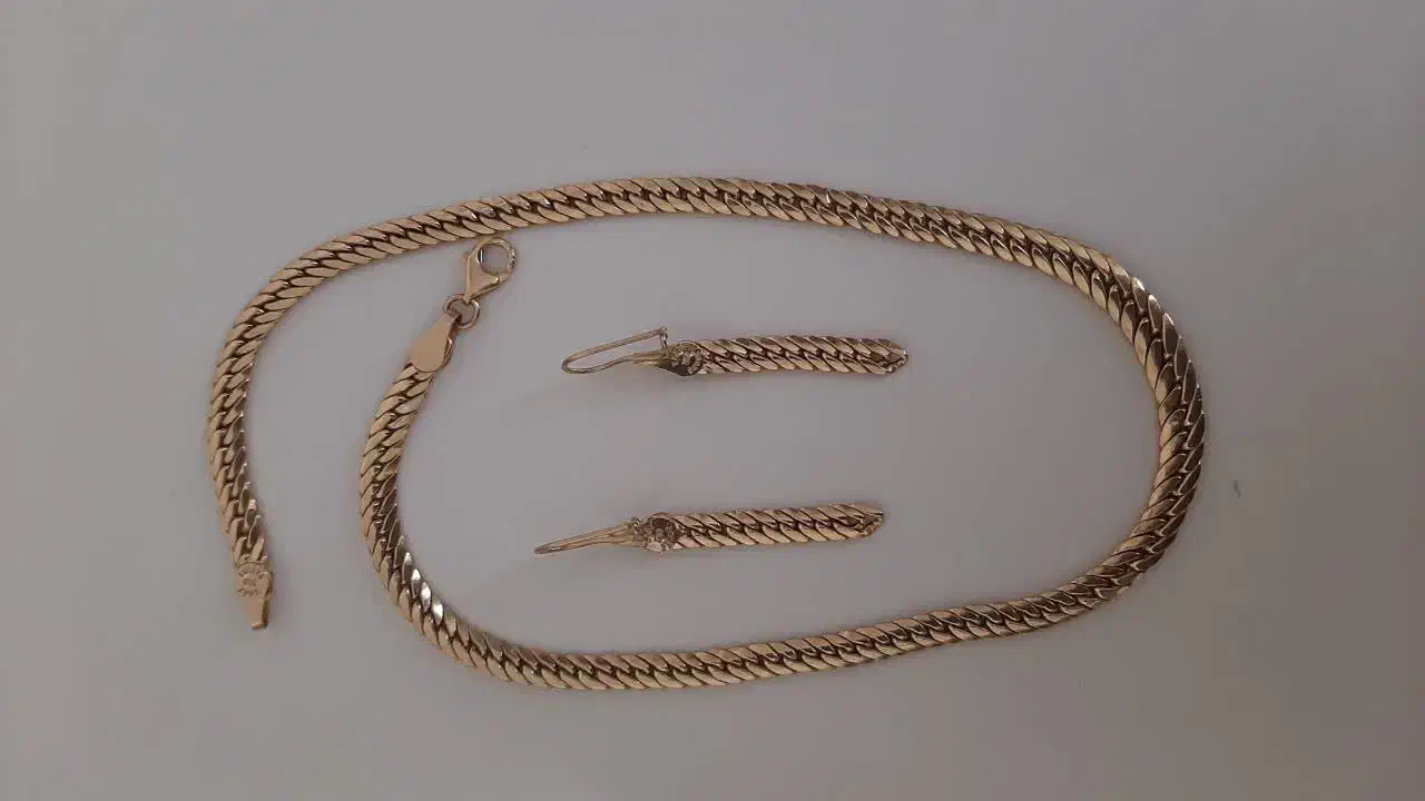 گردنبند و یک جفت گوشواره ست و دستبند|جواهرات|بیرجند, |دیوار