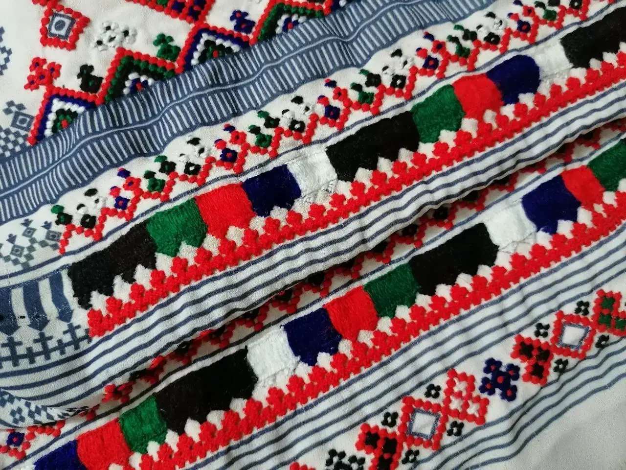 پلیوار خطی|لباس|سراوان, |دیوار