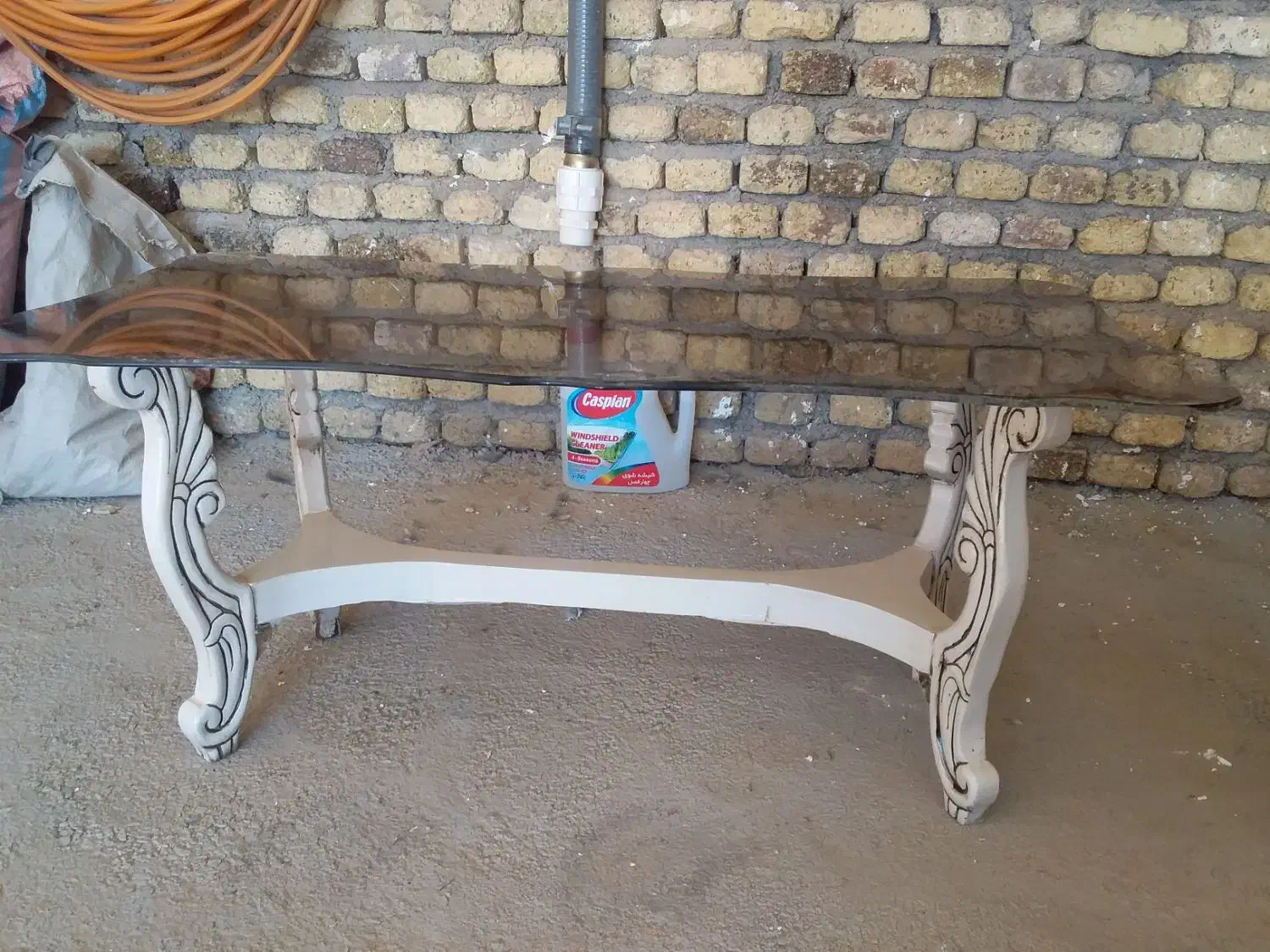 ﻣﻴﺰ ﺑﻪ ﻫﻤﺮاﻩ ﻳﻚ ﺟﻠﻮ ﻣﺒﻠﻲ|مبلمان خانگی و میز عسلی|قره چای, |دیوار