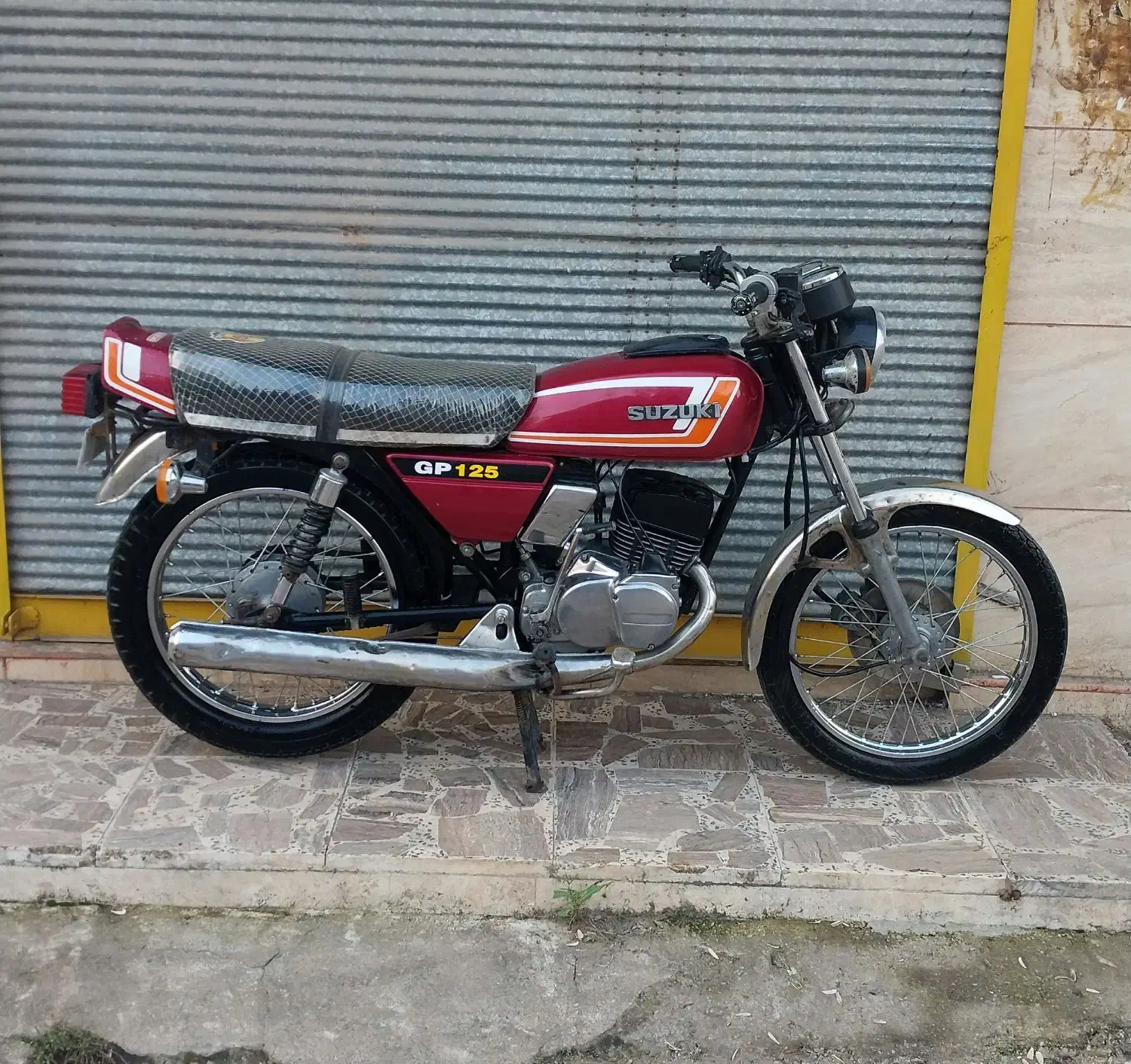 هوندا موتور سوزوکی ۱۲۵ GP عروسک ژاپنی|موتورسیکلت|رشت, گلباغ نماز|دیوار