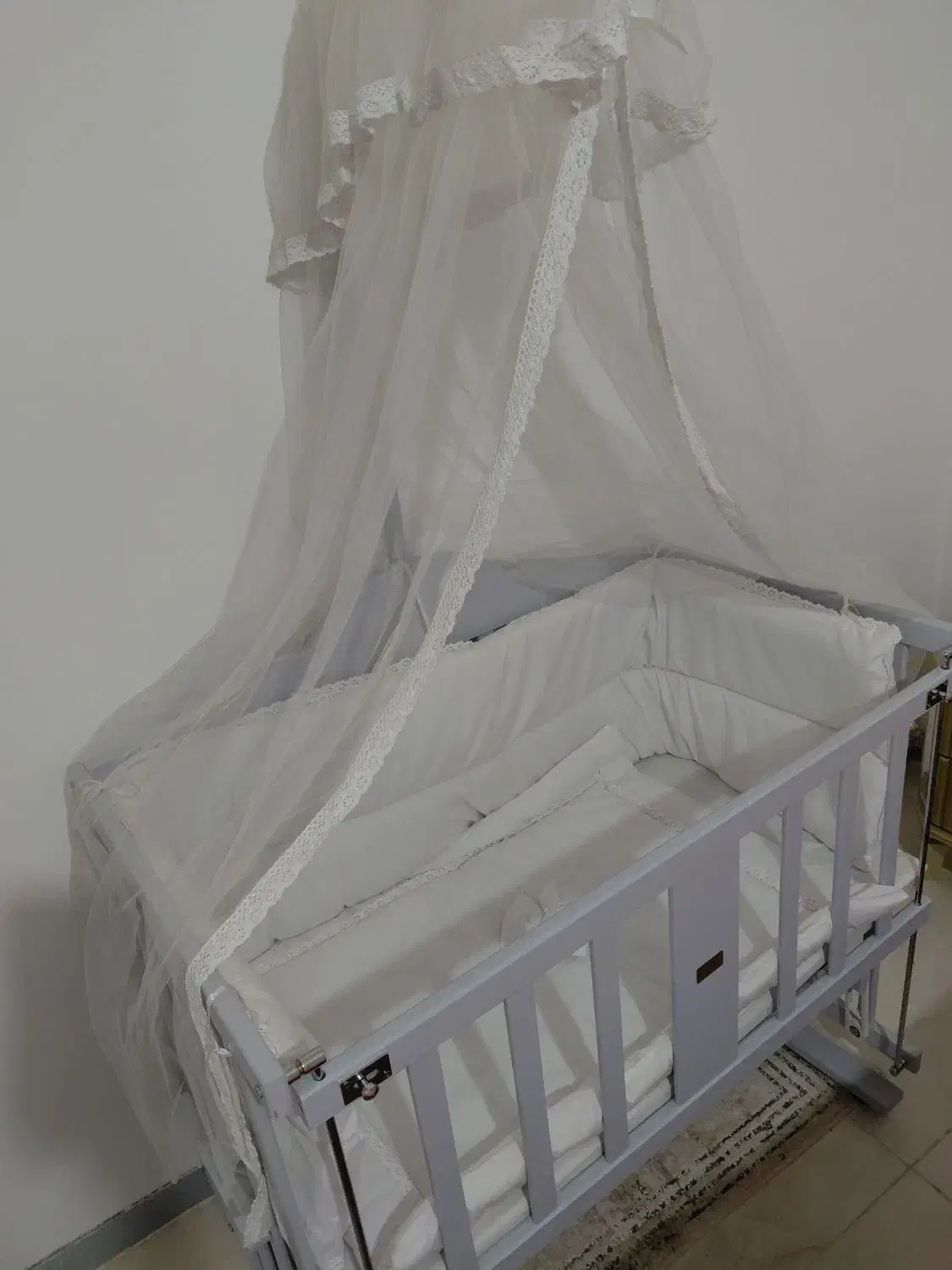 گهواره نوزاد|تخت و صندلی بچه|شاهینشهر, شهرک مطهری|دیوار